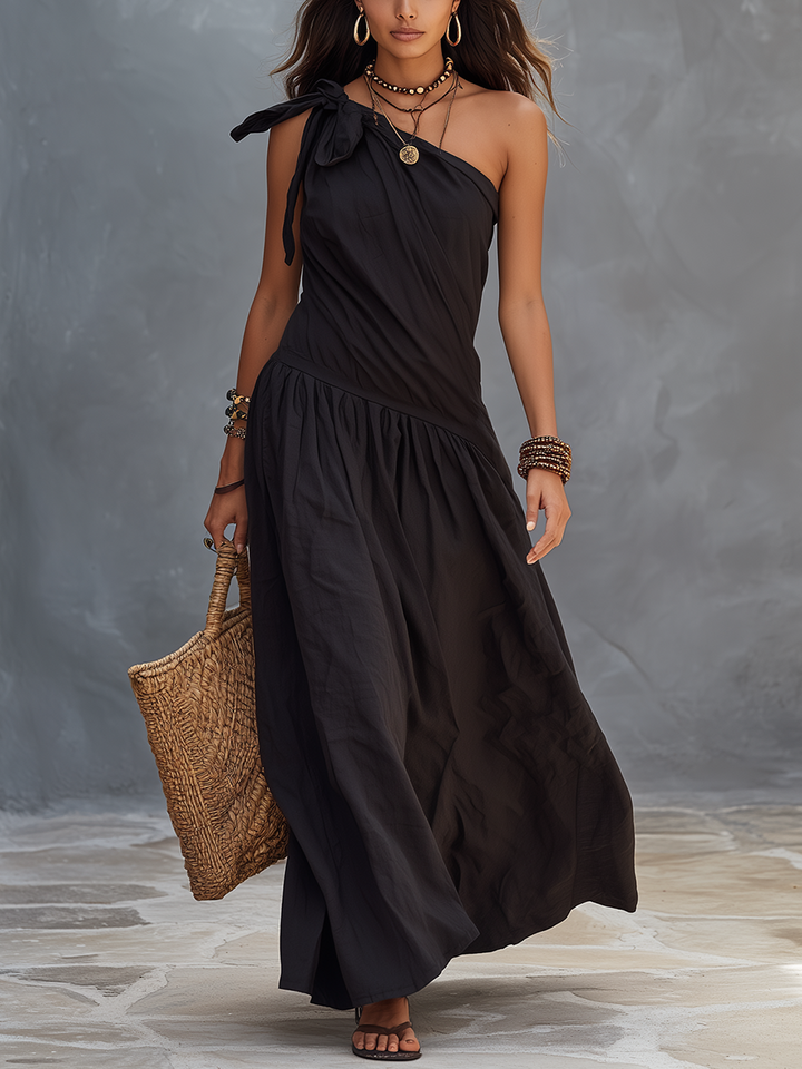 SELENA | One-Shoulder Maxi Dress in Black