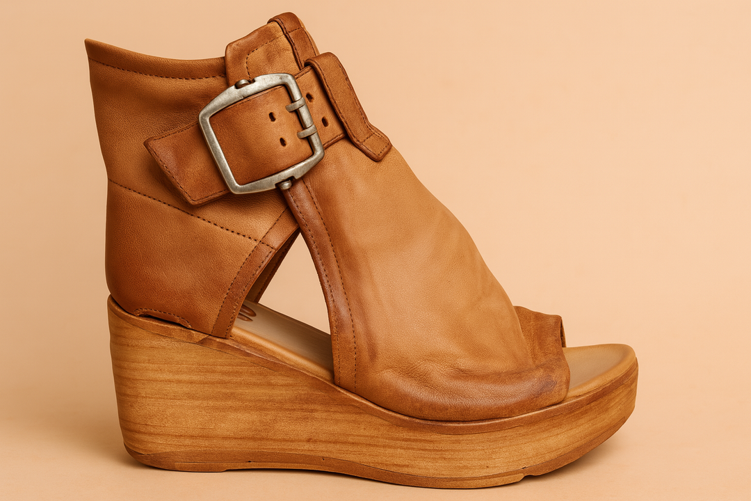 Merly| Wedge sandals with a large buckle