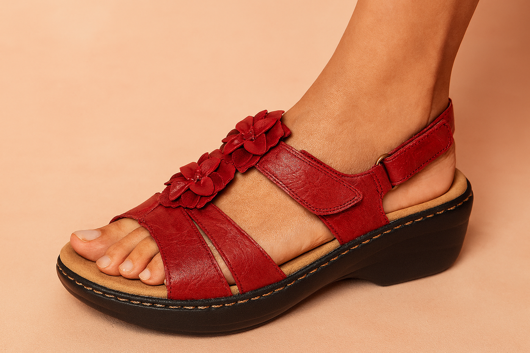 Susan | Wedge sandals with a floral accent